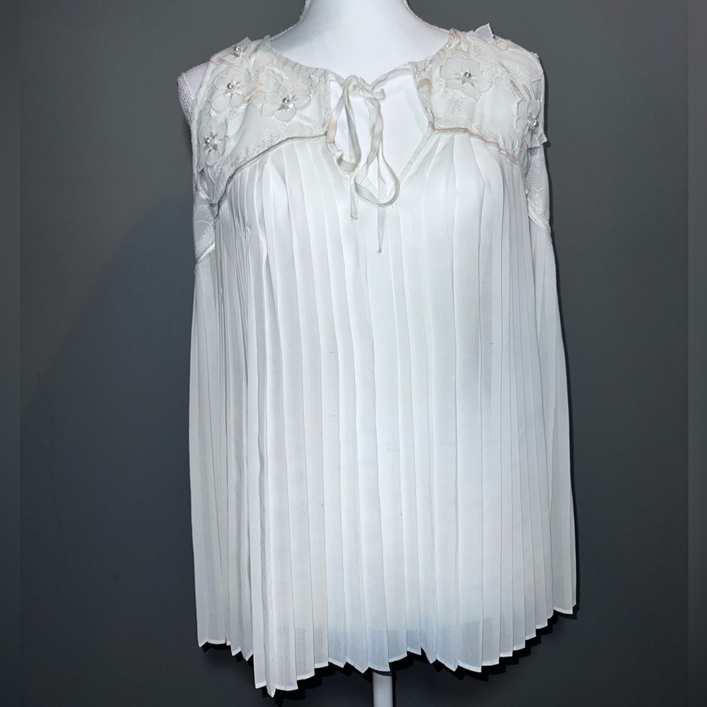 Alice + Olivia Pleated Floral Lace Sleeveless Top M — Ivory Beaded Detail